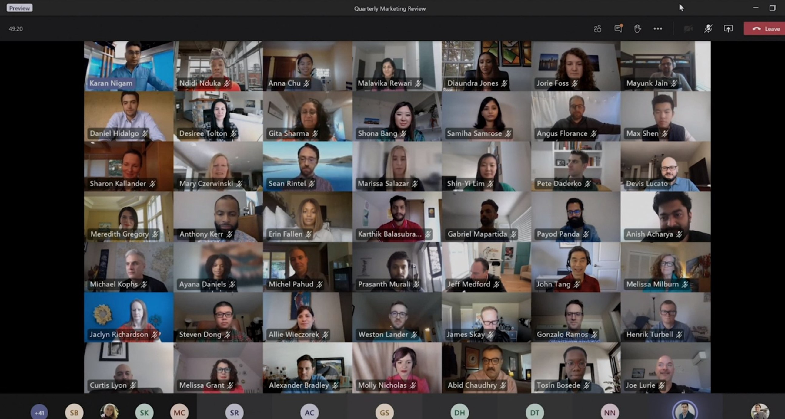 Cuarenta y nueve personas mostrando su vídeo en Microsoft Teams.
